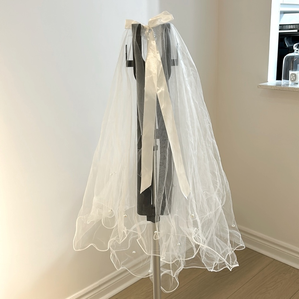 BEAUTIFUL CUTE BRIDE VEIL FOR WEDDINGS